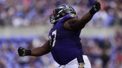Veteran Giving ‘Ravens’ Offensive Linemen Fits’ at Training Camp: Report