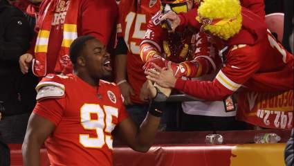Chiefs’ Chris Jones Gives Fan Telling Update on Contract Drama