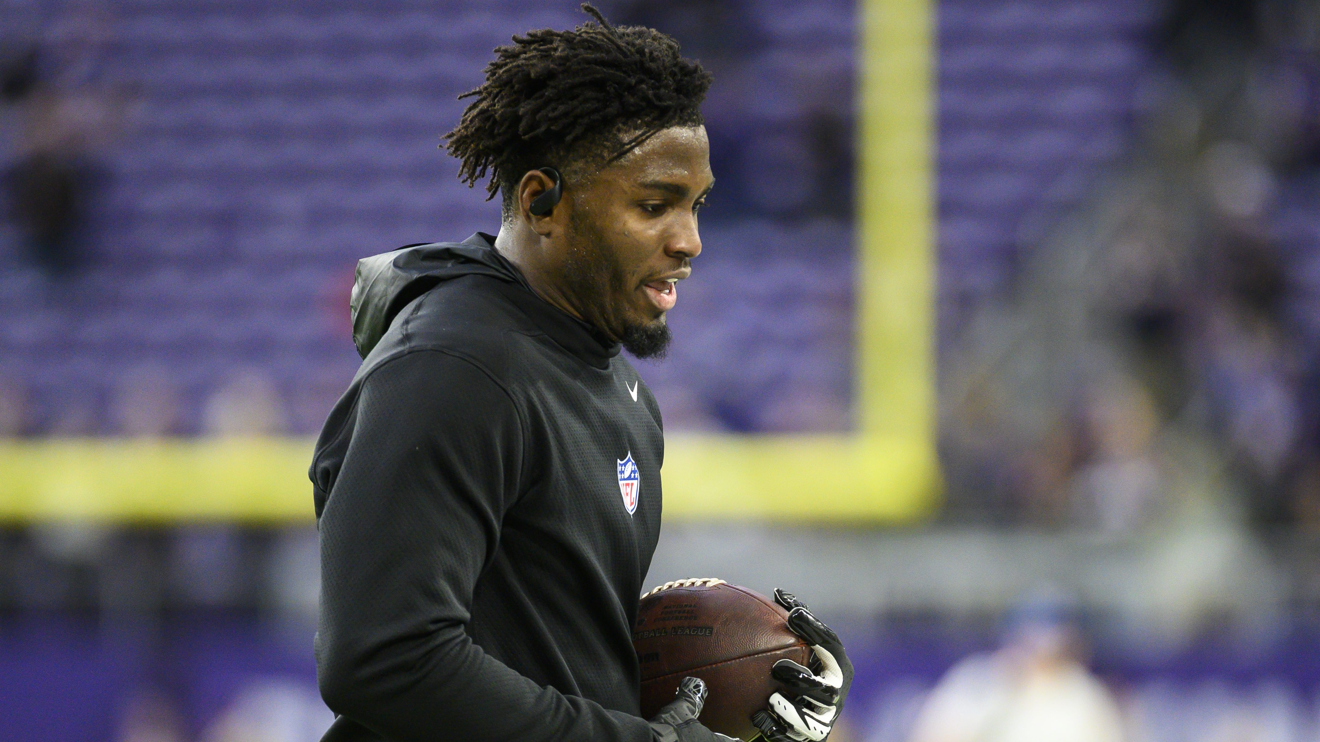 Quarterback Lamar Jackson lasers pinpoint touchdown pass to wide receiver Odell  Beckham Jr. at Baltimore Ravens training camp