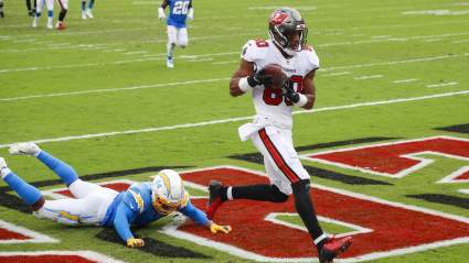 Cowboys ‘Should’ Sign Ex-Super Bowl Champion Tight End: Analyst