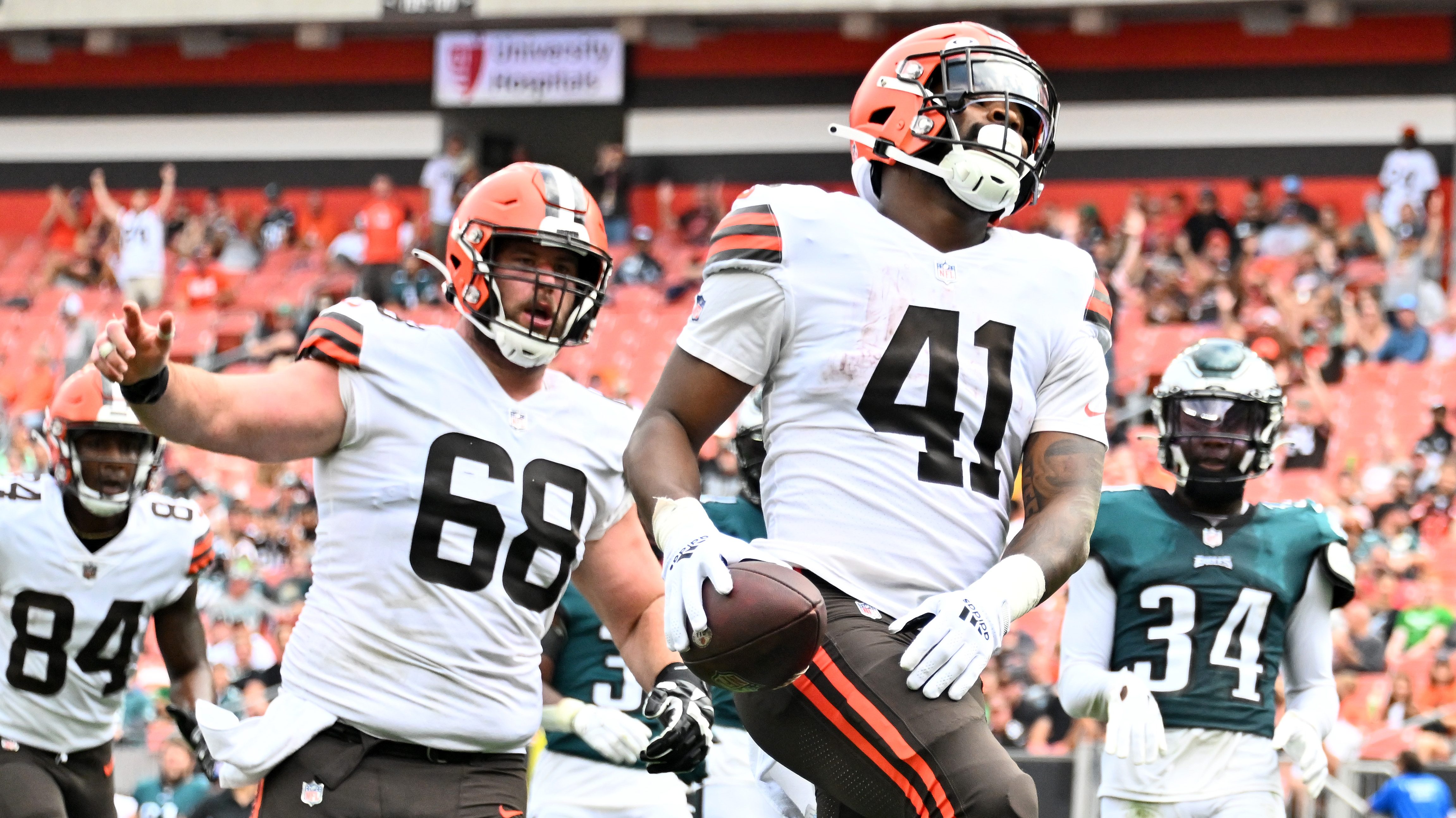 Browns All-Pro tackle Jack Conklin suffers season-ending ACL tear vs.  Bengals 