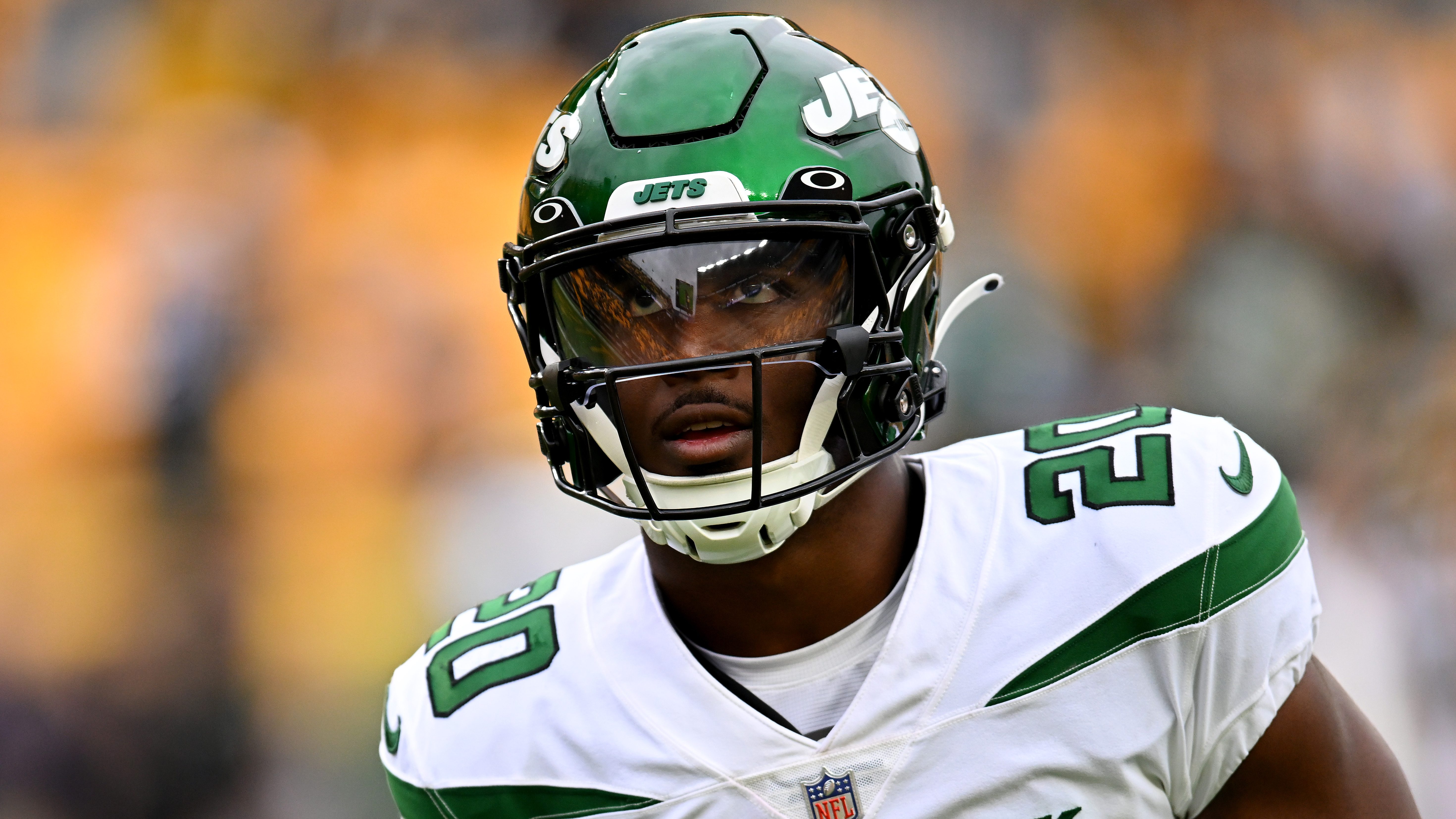 Jets' Breece Hall appears unhappy with possibility of Ezekiel