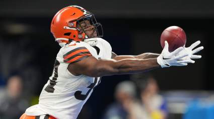 Browns Dual-Threat RB ‘Hops Off’ Practice Field With Injury: Report