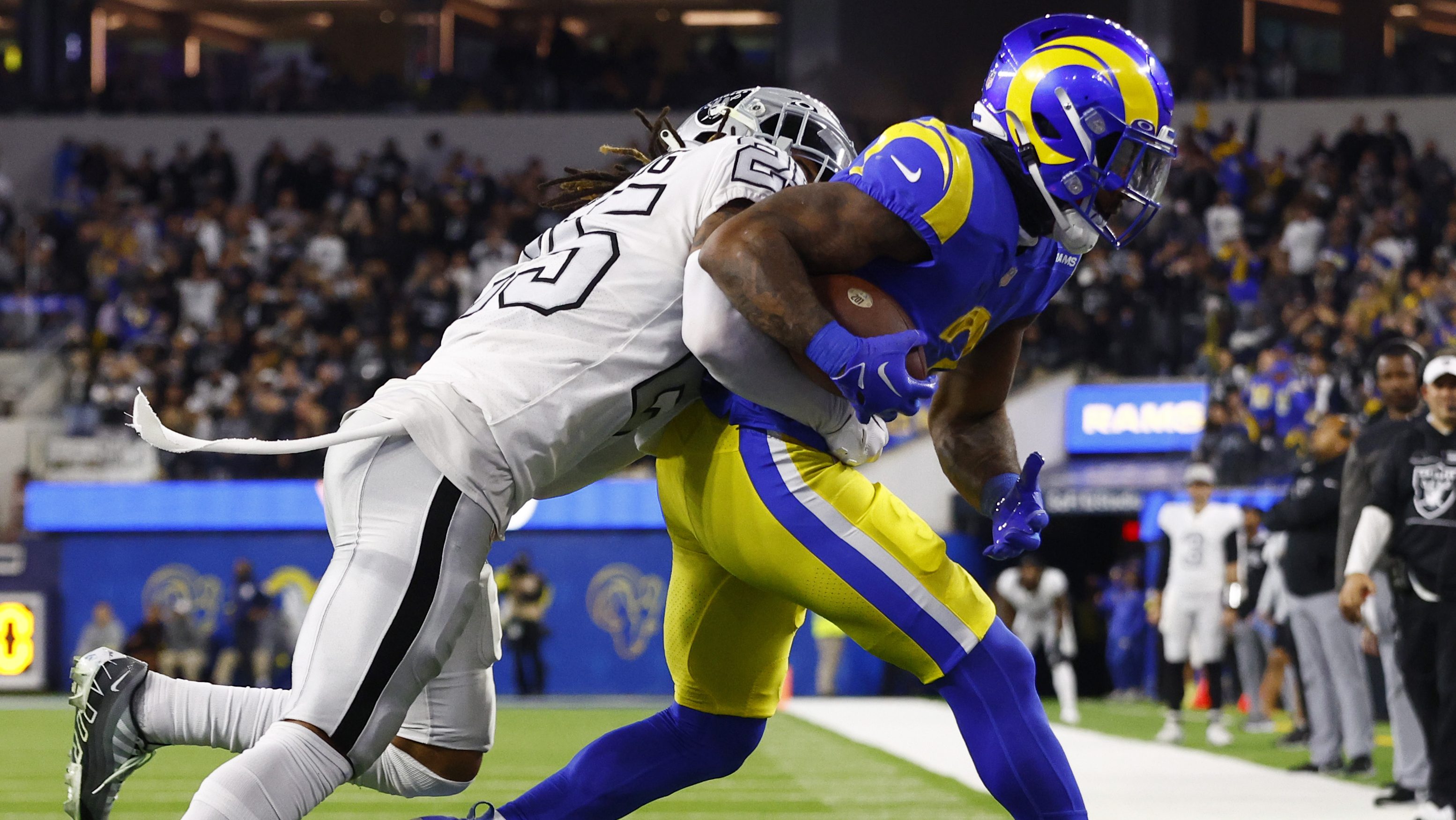 Rams-Raiders fight: Cam Akers, Maxx Crosby throw punches - Los