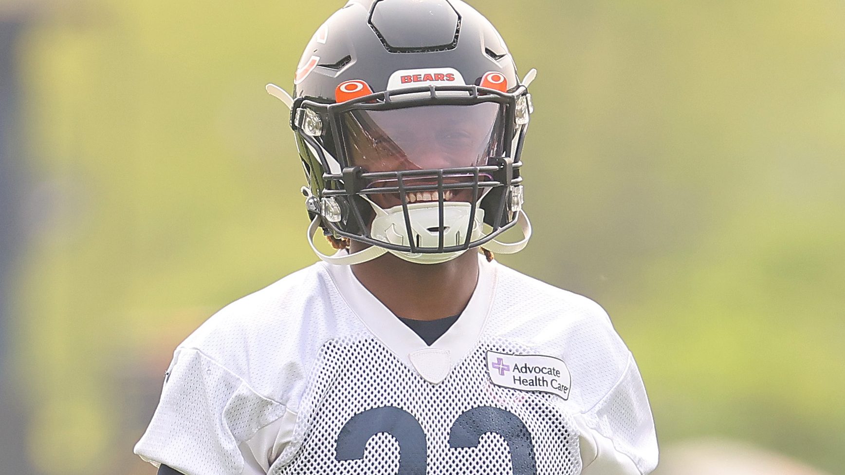 Chicago Bears Running Back, Thomas Jones, is tackled by Cleveland's News  Photo - Getty Images