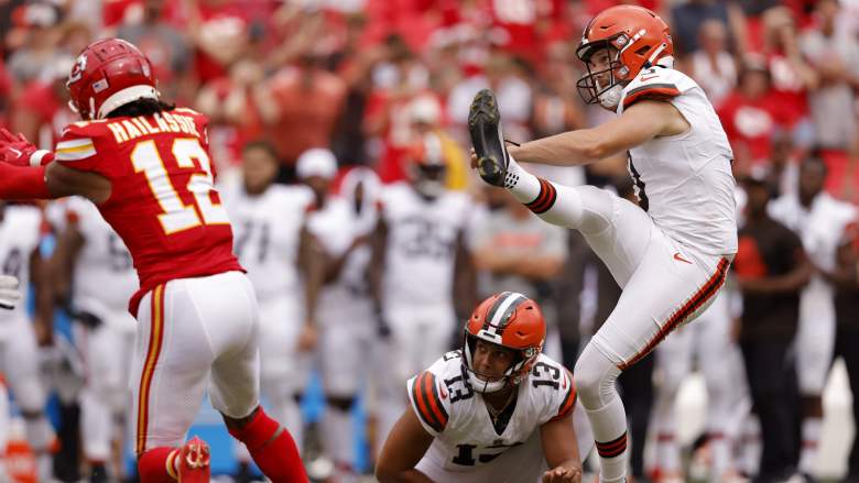 Cleveland Browns place kicker Cade York (3) kicks off during the