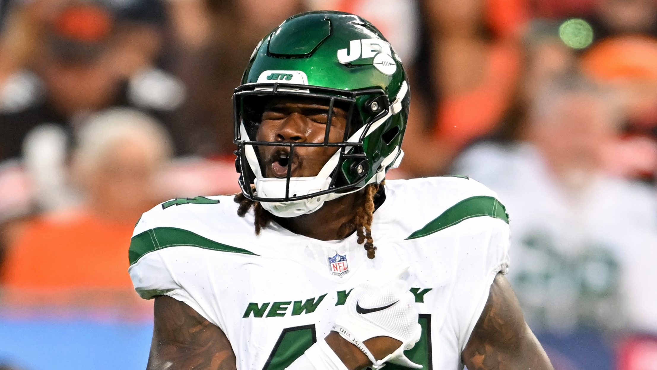 New York Jets linebacker Jamien Sherwood (44) runs against the Chicago  Bears during an NFL football game Sunday, Nov. 27, 2022, in East  Rutherford, N.J. (AP Photo/Adam Hunger Stock Photo - Alamy