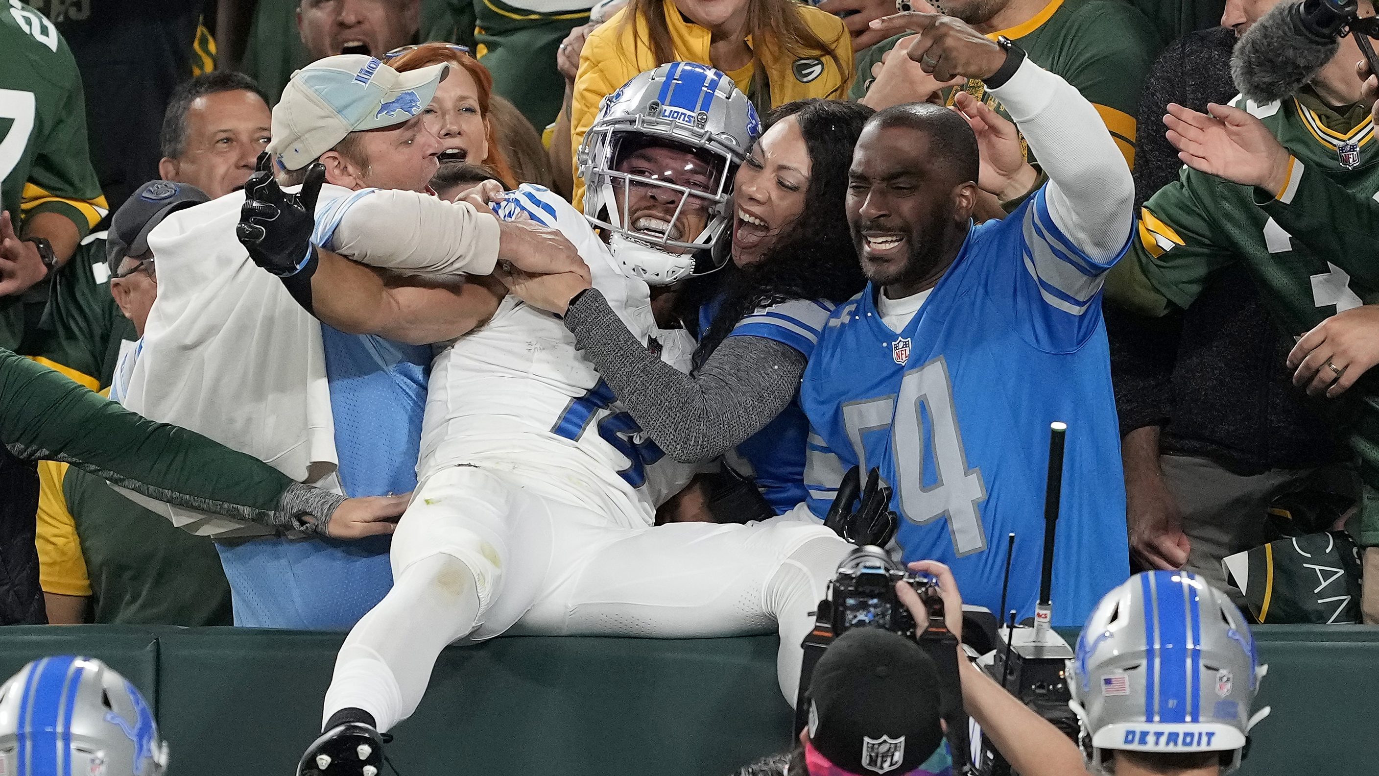 Lions' Amon-Ra St Brown met with beer shower upon Lambeau Leap