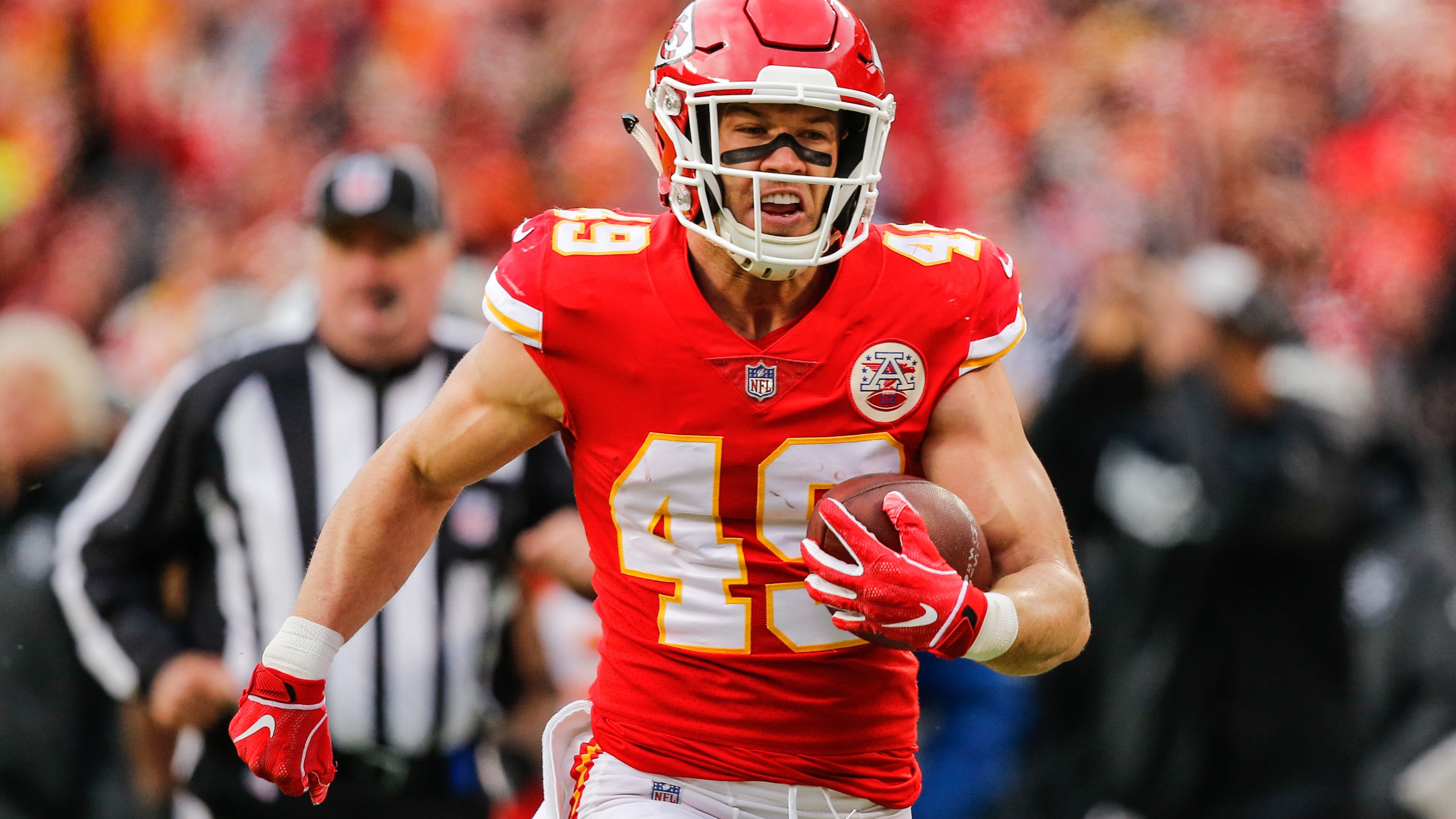 Fan runs onto field during Chiefs-Bills game over $1,000 bet, is later  arrested 