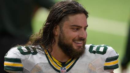 Photo of Packers’ David Bakhtiari Trolling Bears Fans Goes Viral