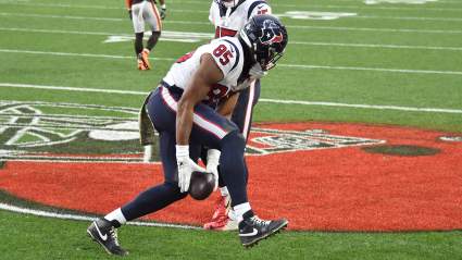Patriots Dodge OL Injury Disaster & Sign New Tight End Ahead of Week 1