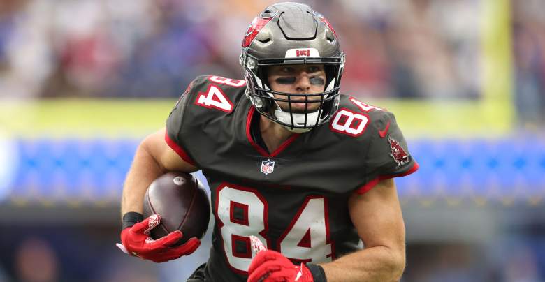 Cowboys Could Sign Ex-Buccaneers TE Amid Issues at Position