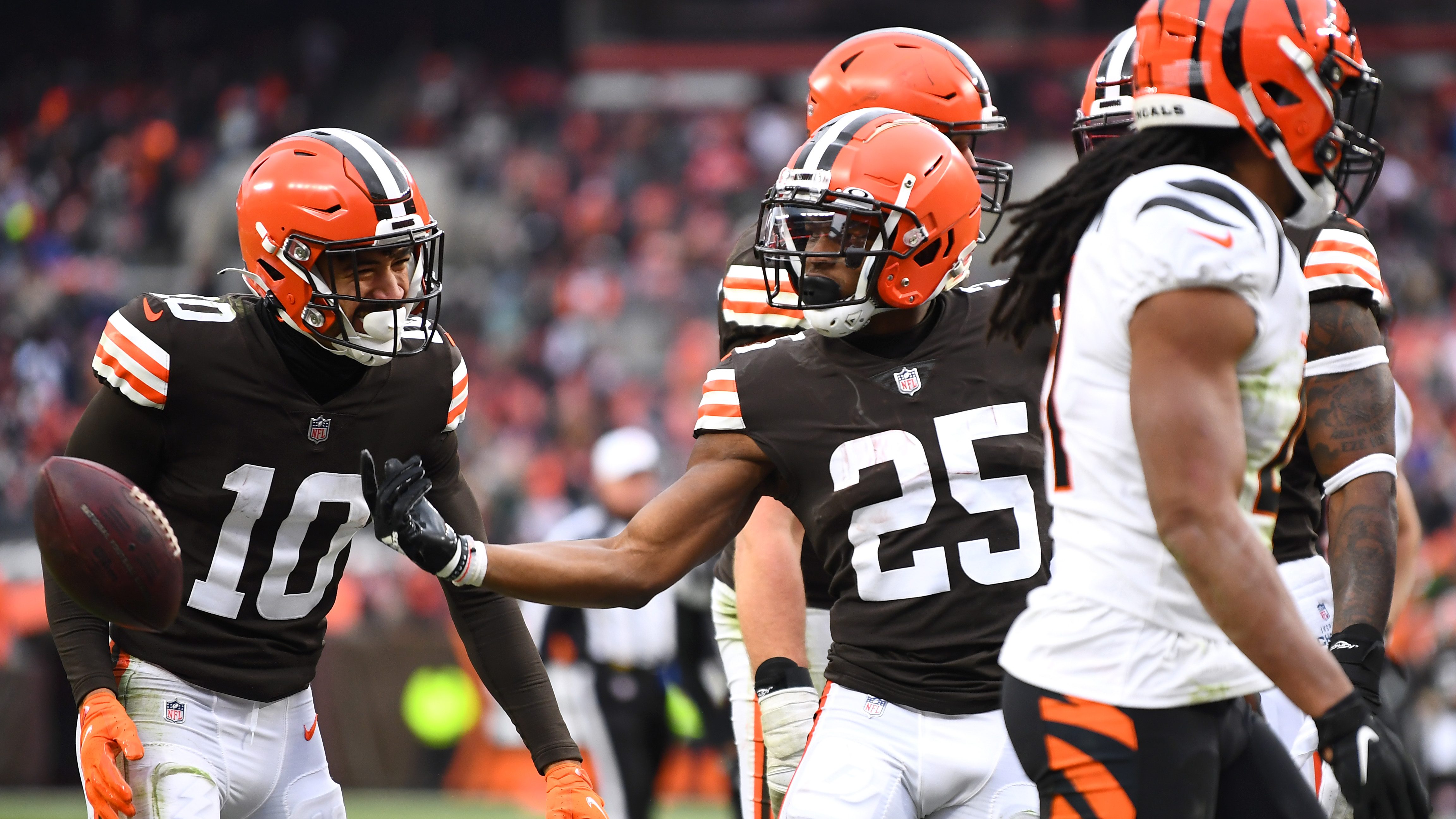 Cleveland Browns running back Demetric Felton Jr. looks on during