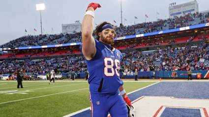 Bills TE Dawson Knox Pulls Off Surprise Proposal to GF Alex Seefeldt [PHOTOS]