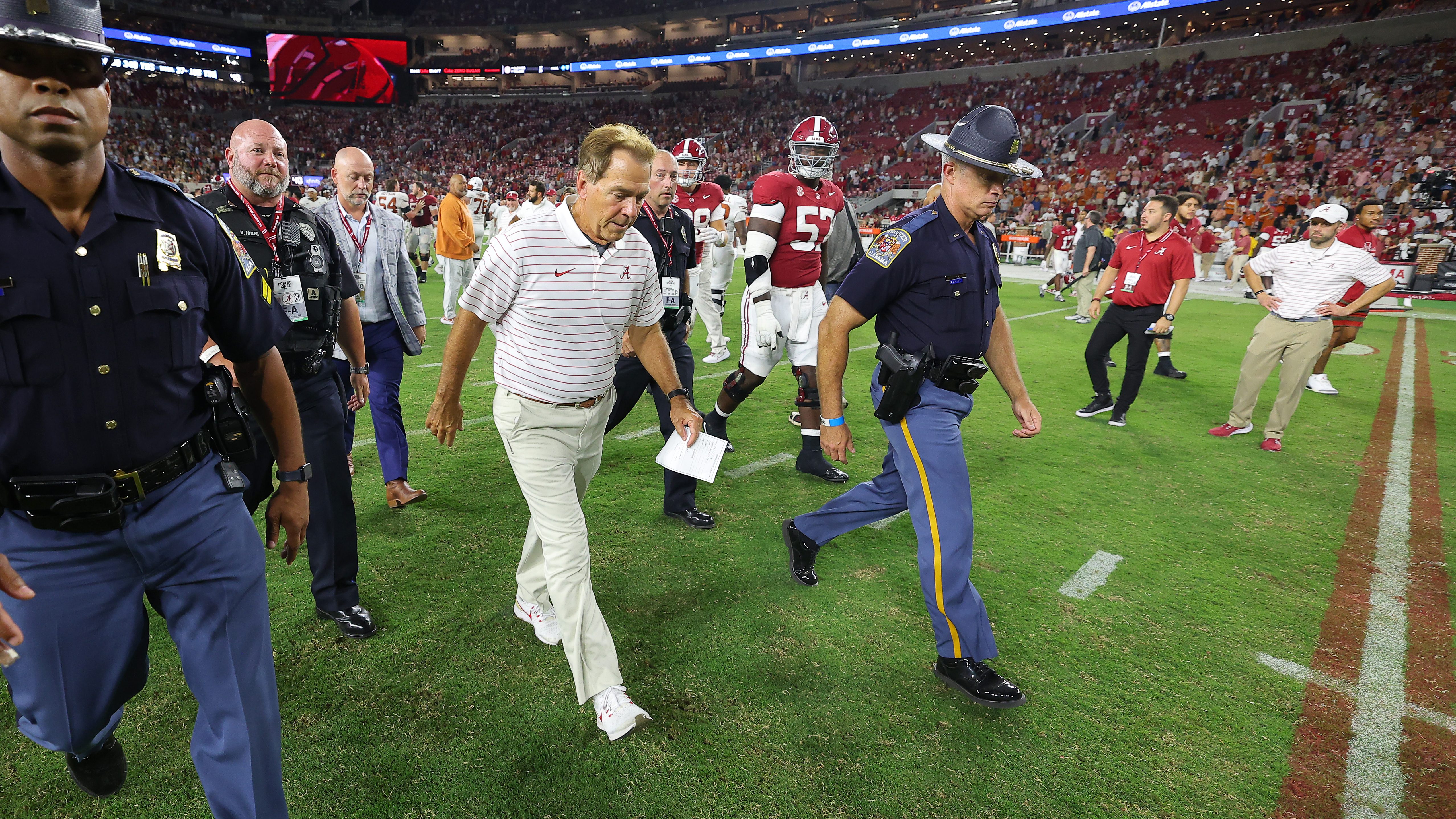 No. 3 Alabama's 21-game home winning streak ends with 34-24 loss