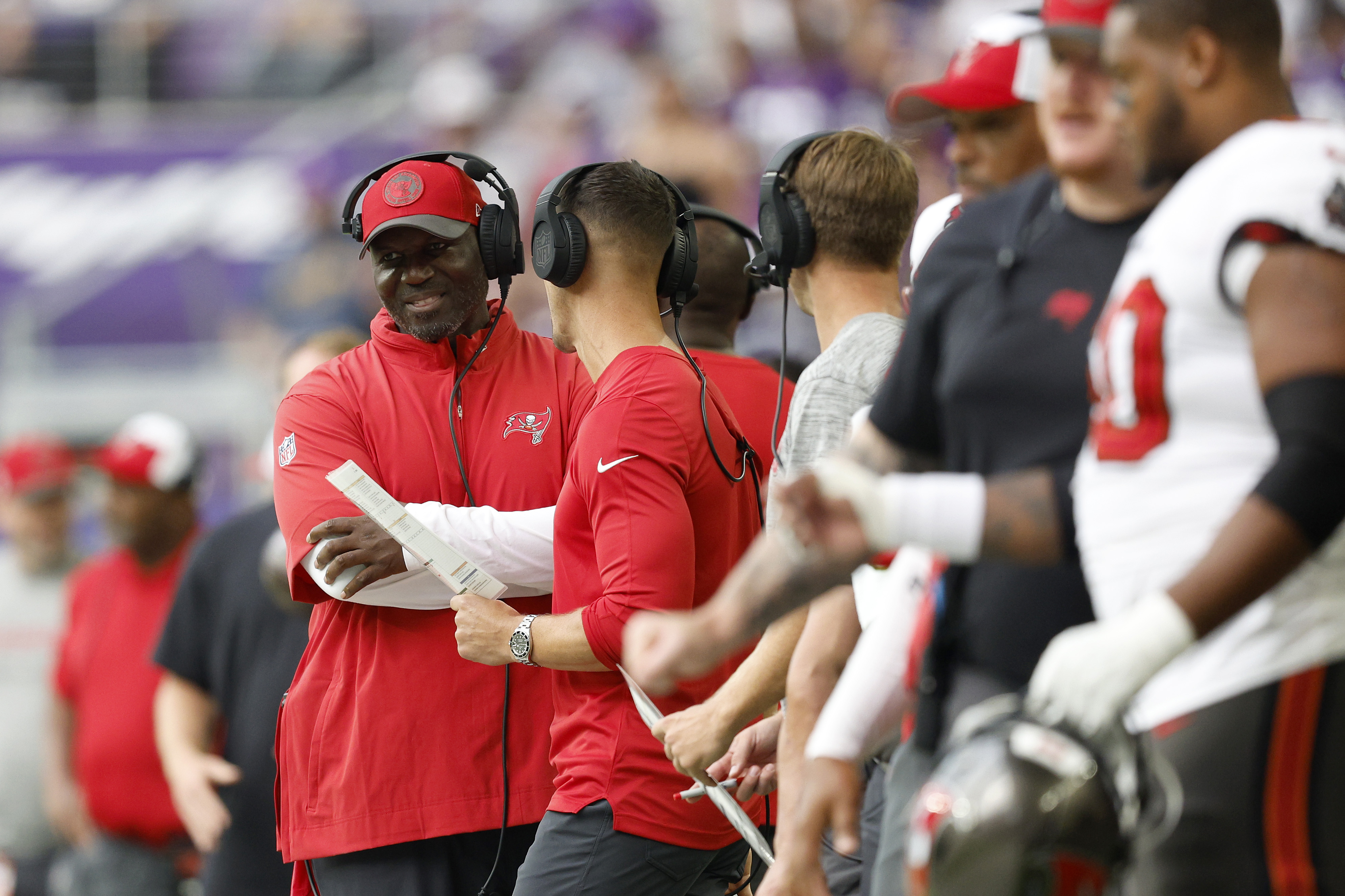 Bucs defender Antoine Winfield trolled Tyreek Hill with his own peace sign  celebration after shutting him down throughout the Super Bowl