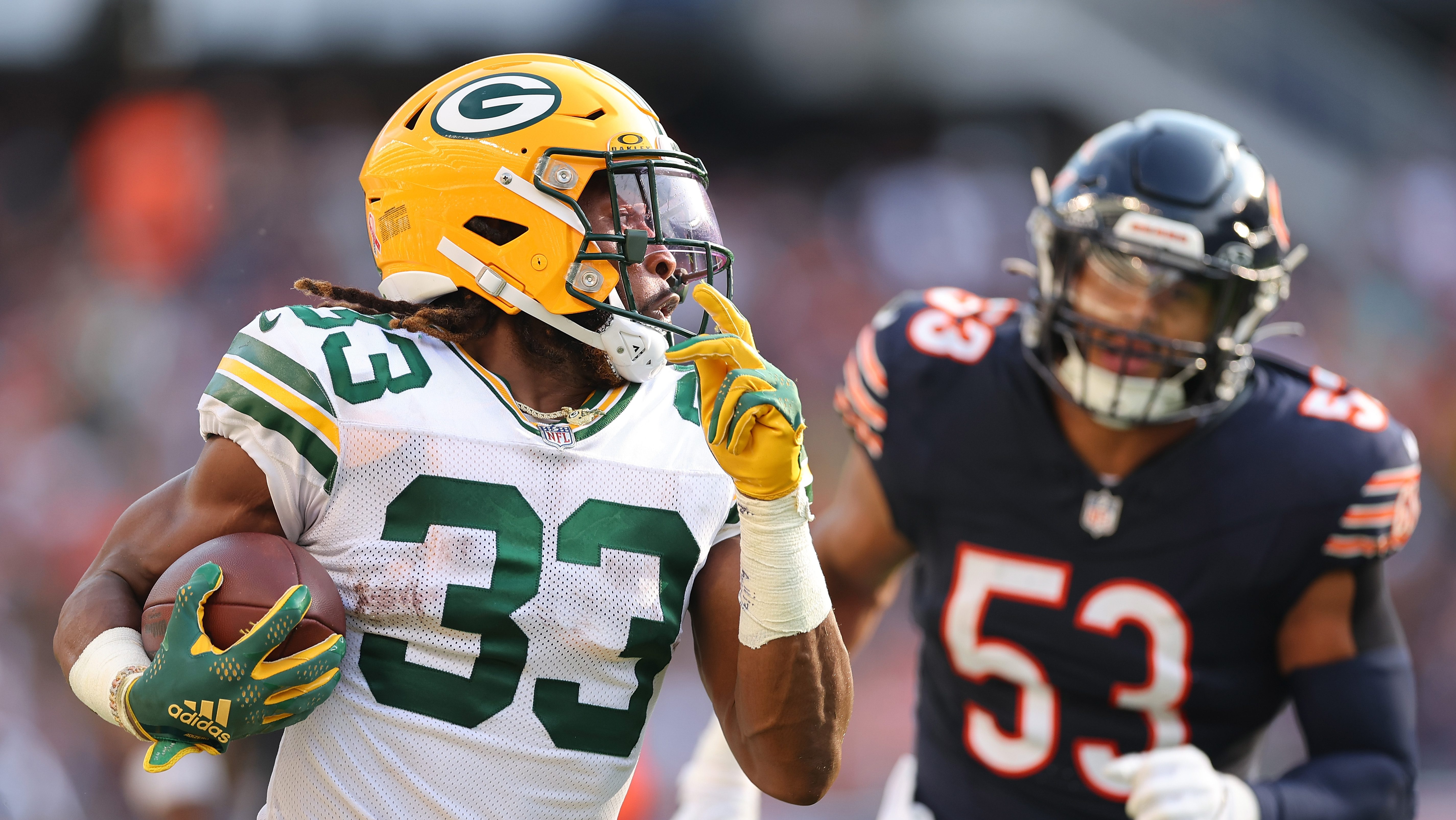 Green Bay Packers running back Aaron Jones (33) runs in front of