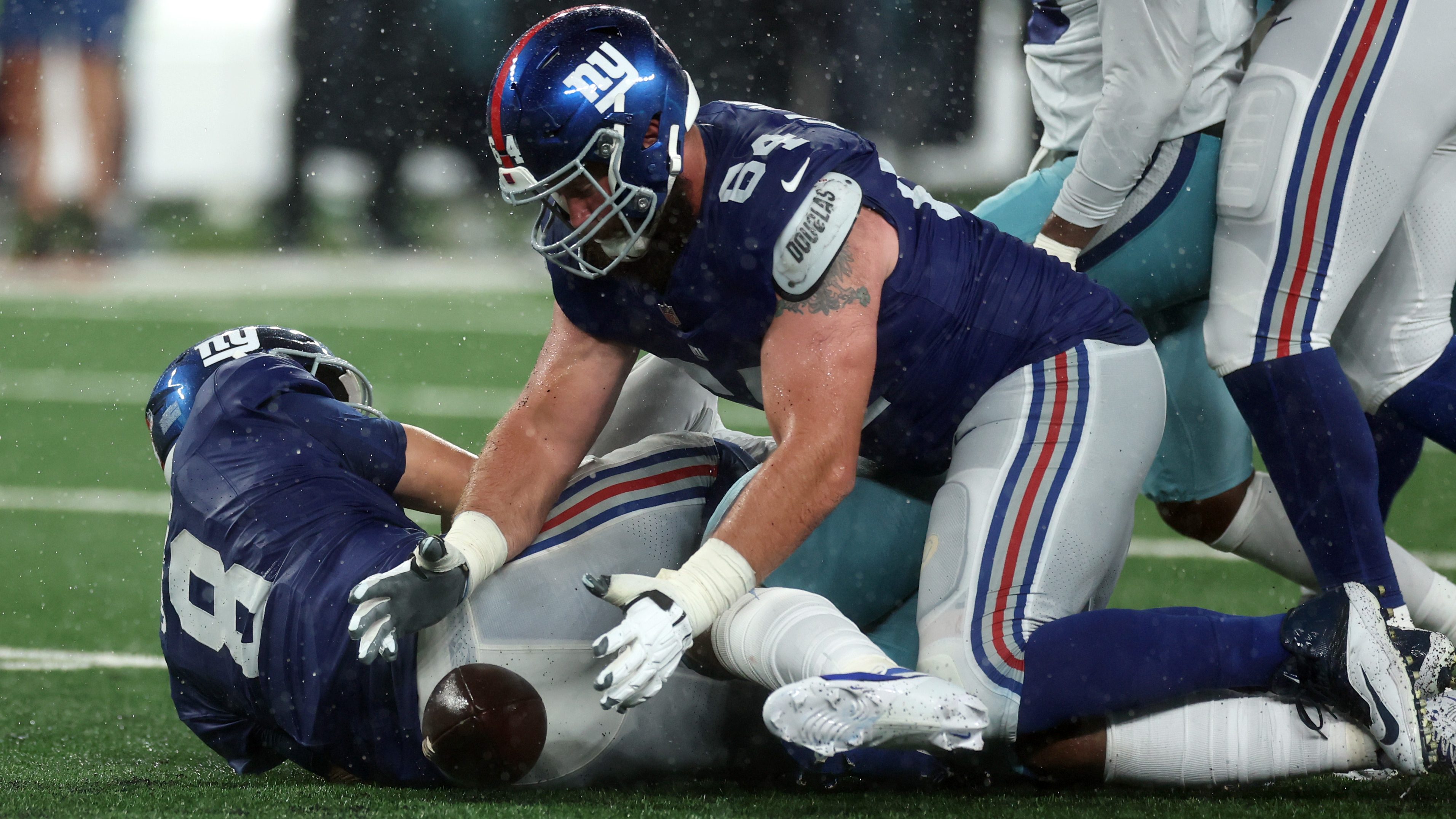 Daboll's Giants rally from 13 down to beat Titans 21-20 - Seattle