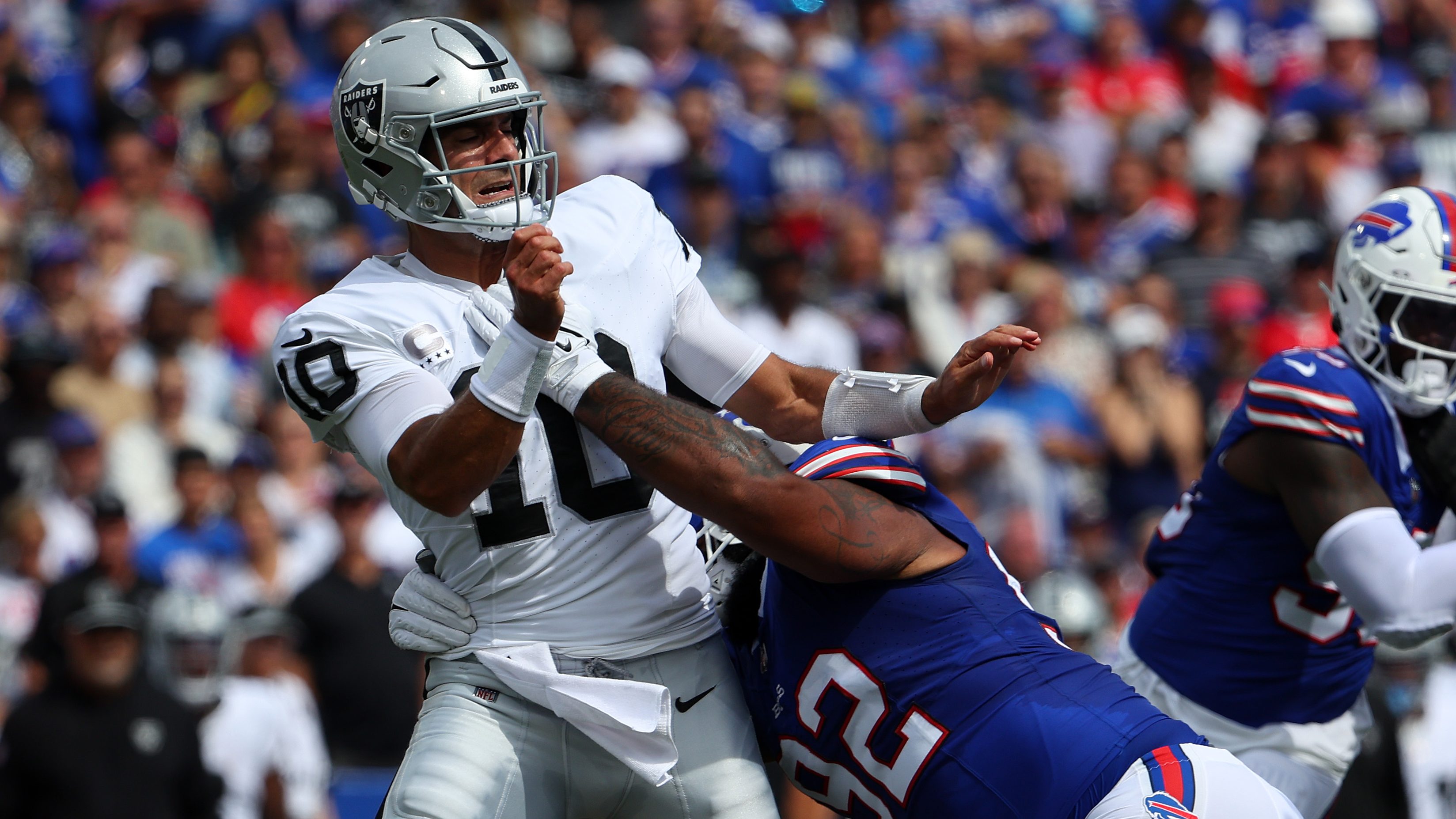 Derek Carr Gifts Davante Adams, Maxx Crosby Diamond Number Pendants