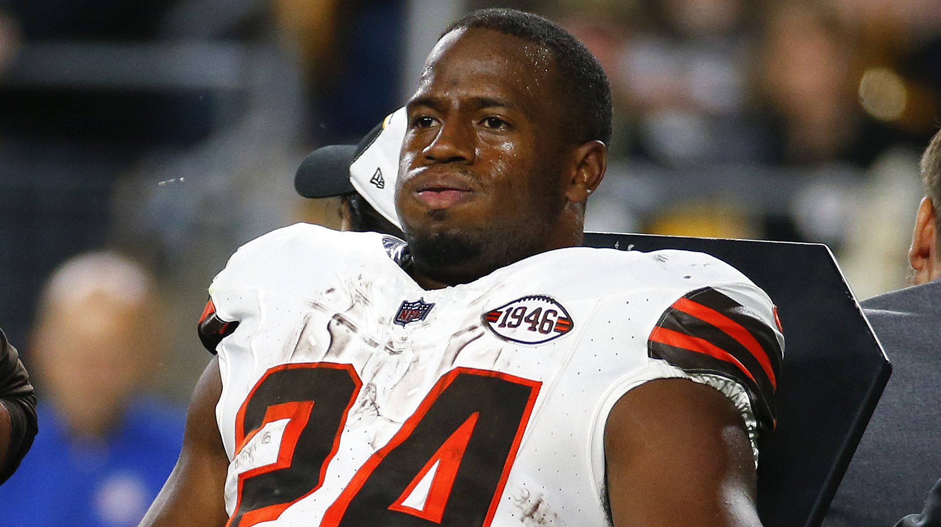 Browns RB Chubb carted off with potentially serious knee injury