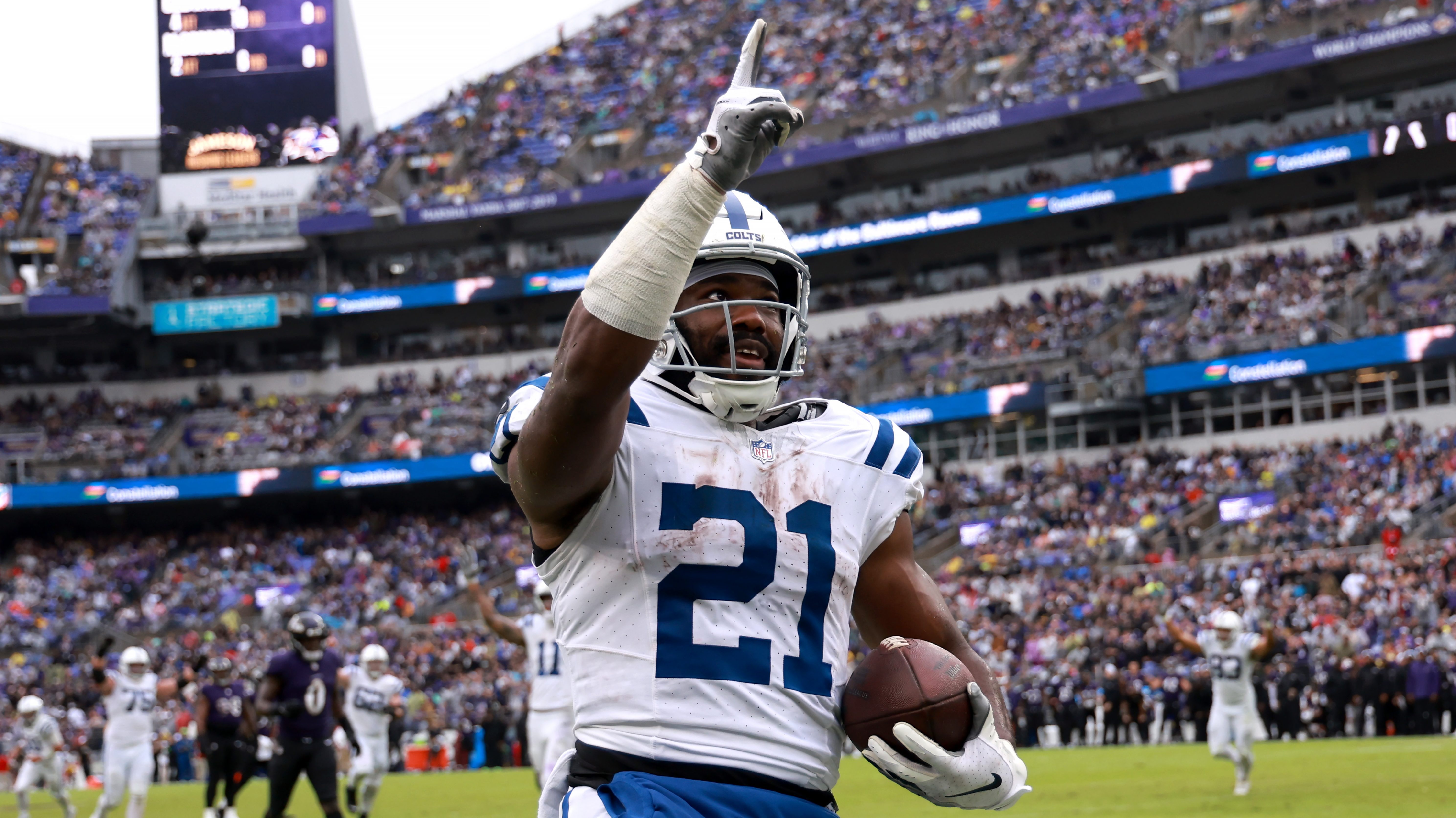 Fans pack out stadium in JT's farewell game