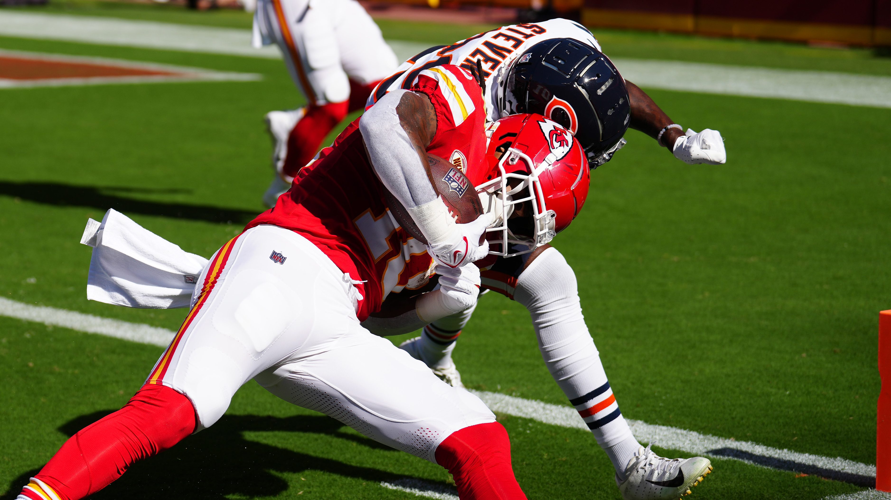 KC Chiefs' Andy Reid, Patrick Mahomes Call Out Officials for Jawaan Taylor  Penalties vs. Chicago Bears - Sports Illustrated Kansas City Chiefs News,  Analysis and More