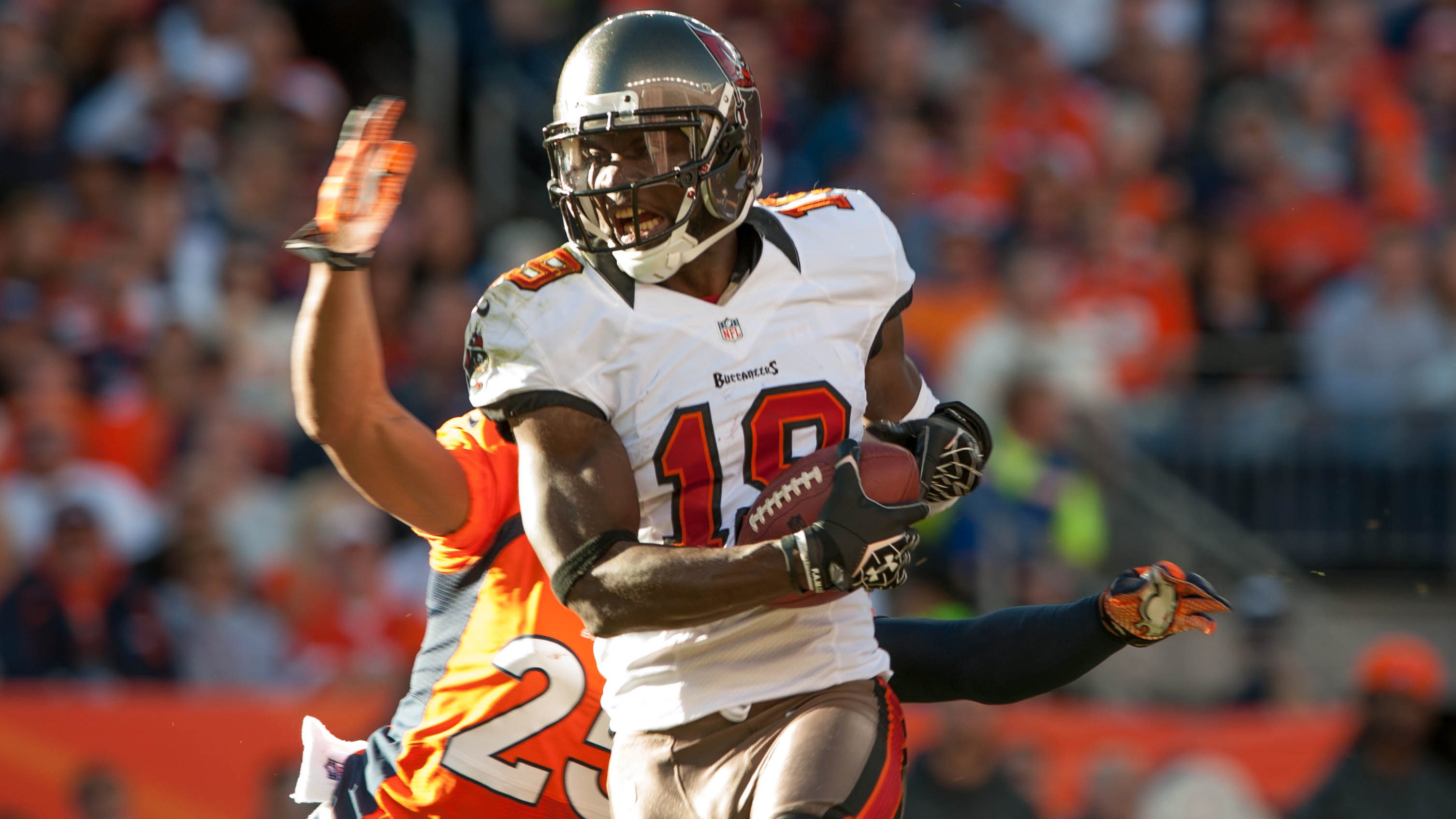 Former Buccaneers receiver Mike Williams dies after construction accident