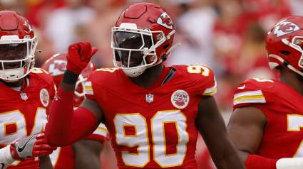 Chiefs Waive Draft Pick to Make Room for Charles Omenihu: Report