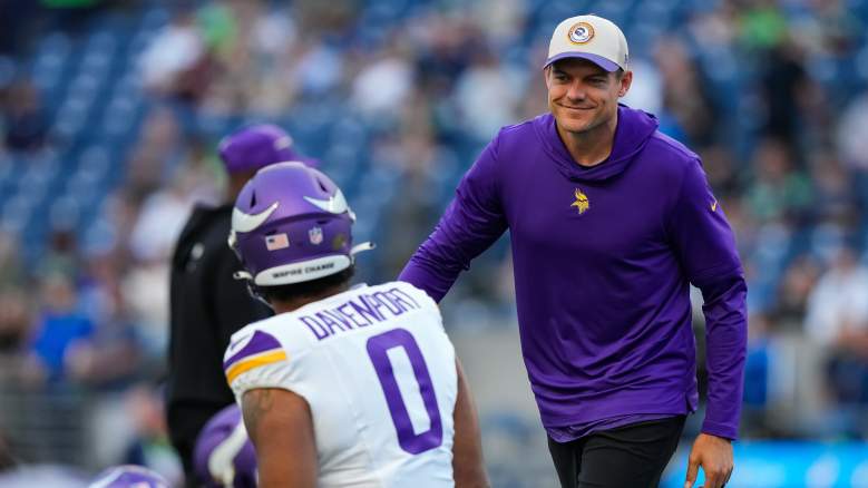 Vikings hold on to beat Panthers 21-13 for 1st win of season