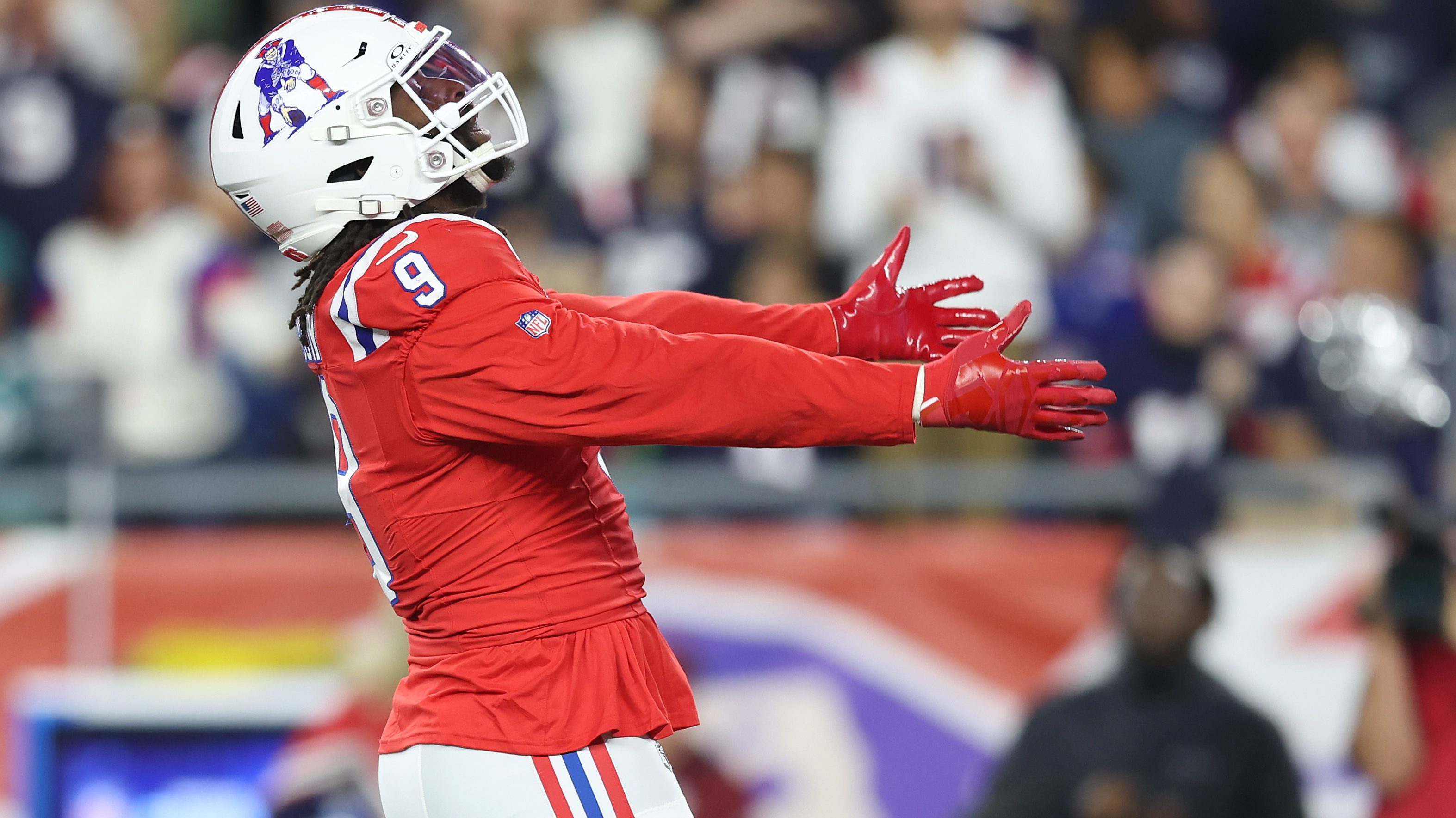 New England Patriots' Matthew Judon rushes against the New York