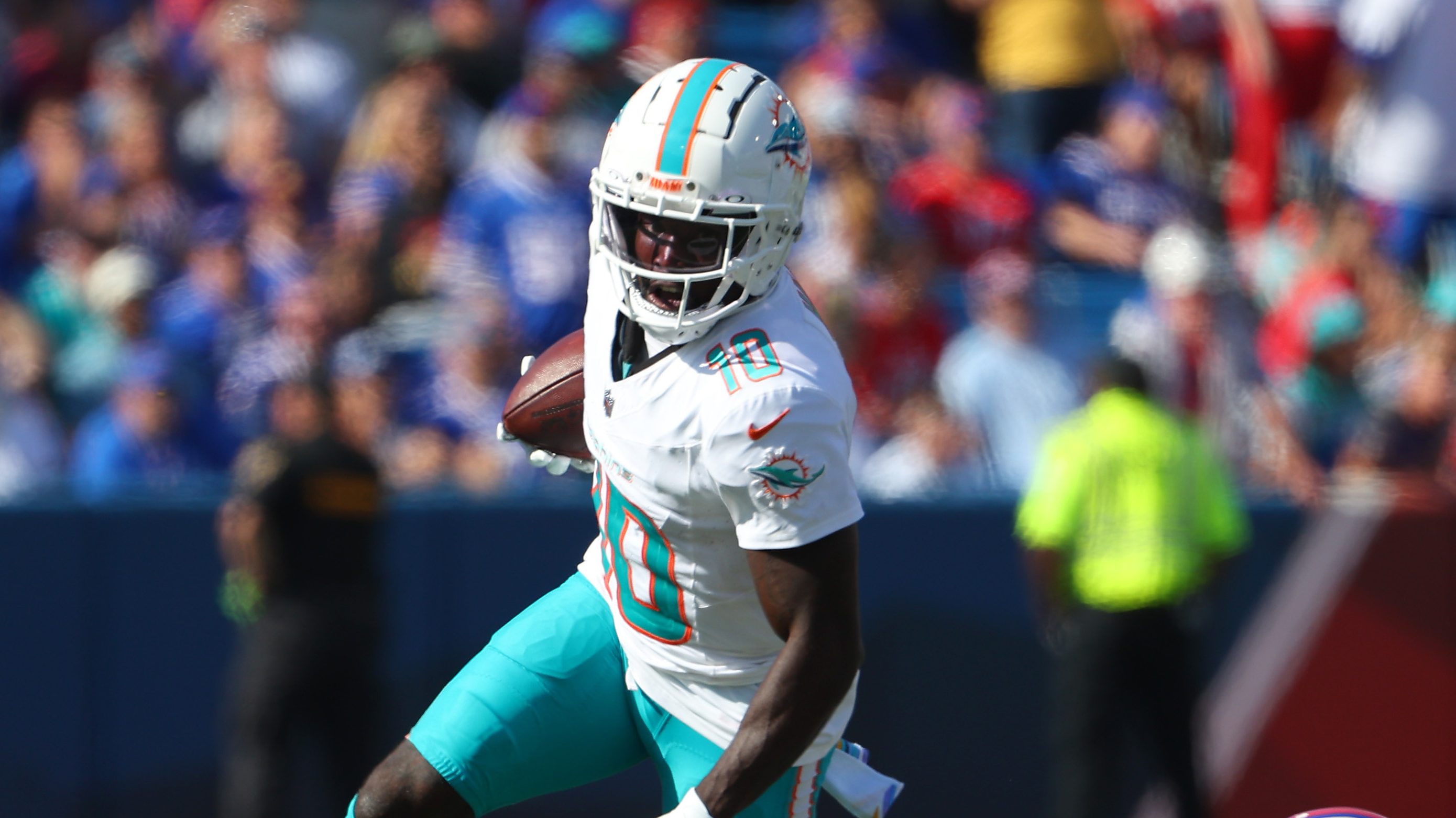 Tyreek Hill Reacts to Ex-Dolphins WR Signing With Bills