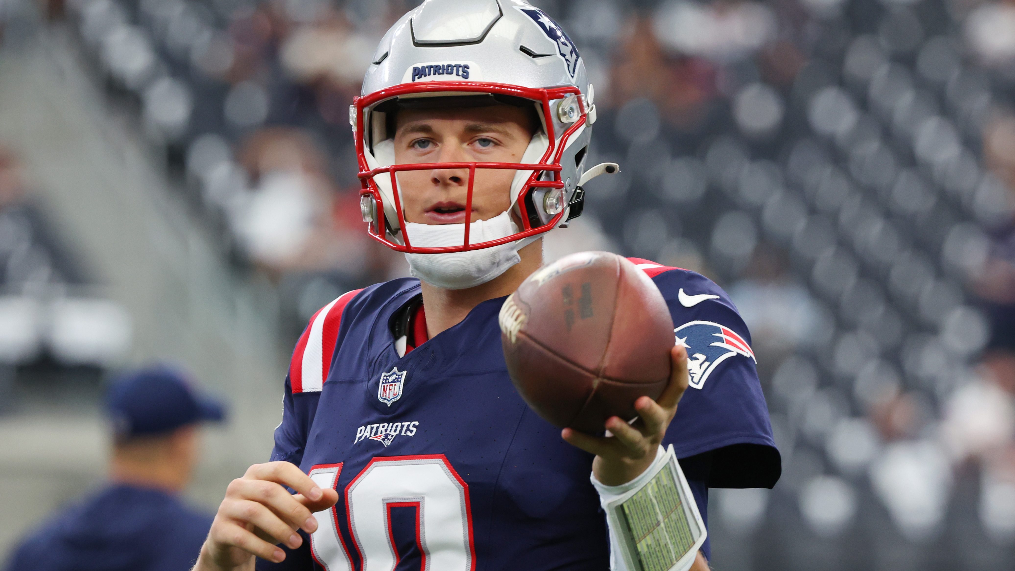 Patriots sign first-round QB Mac Jones to rookie deal