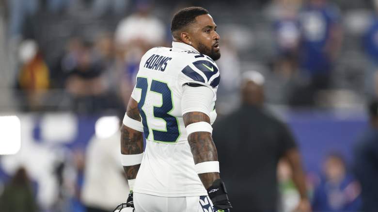 Seahawks' Jamal Adams yells at NFL official after leaving game with injury