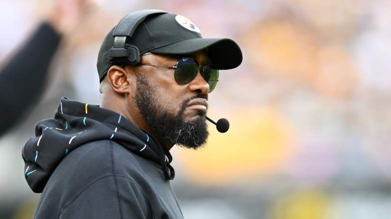 Mike Tomlin coaches the Steelers during a game.