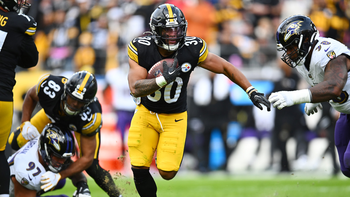 Steelers News: RB Jaylen Warren Claps Back at Najee Harris Critics