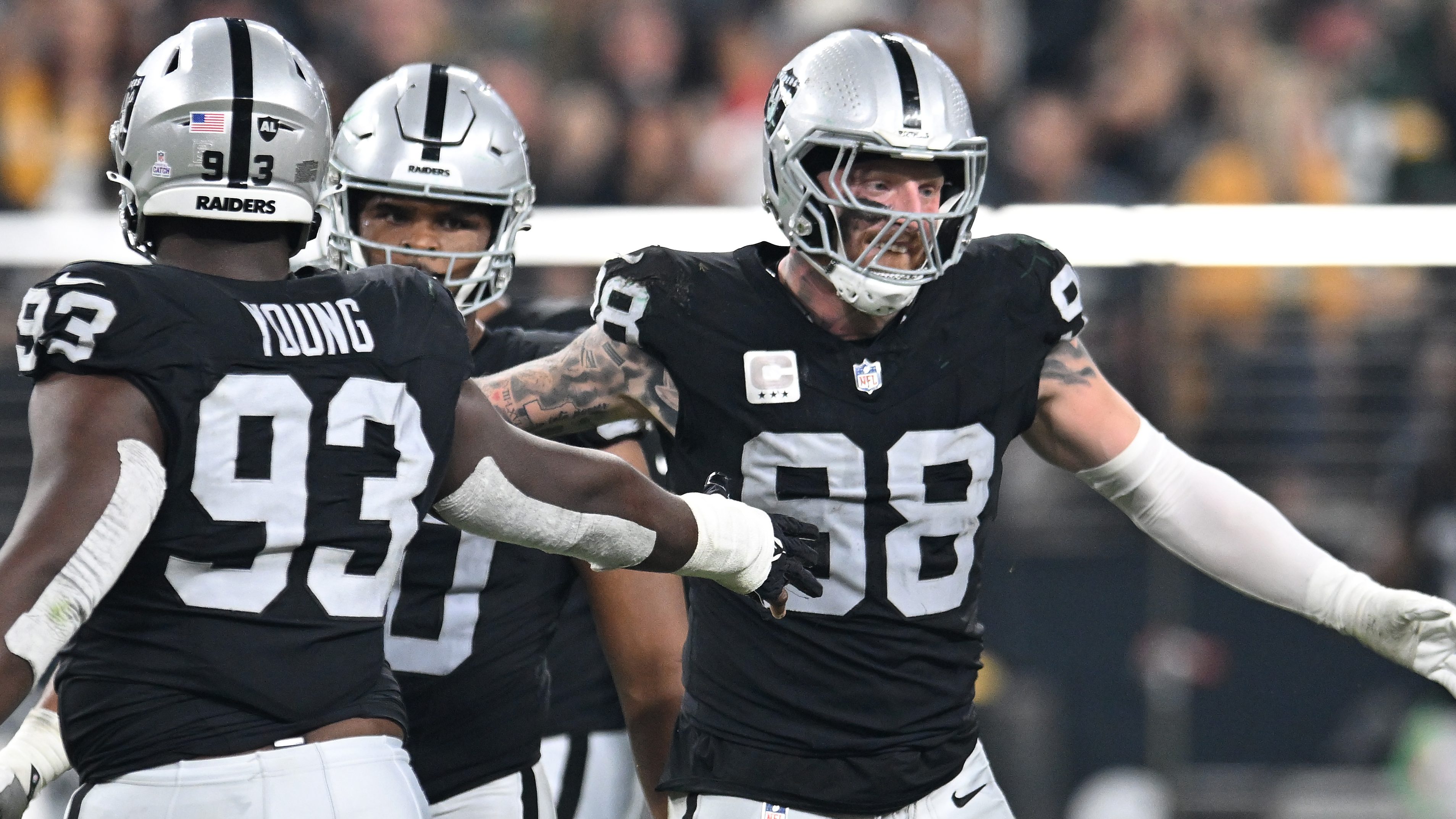 Raiders DE Maxx Crosby Named AFC Defensive Player of the Week