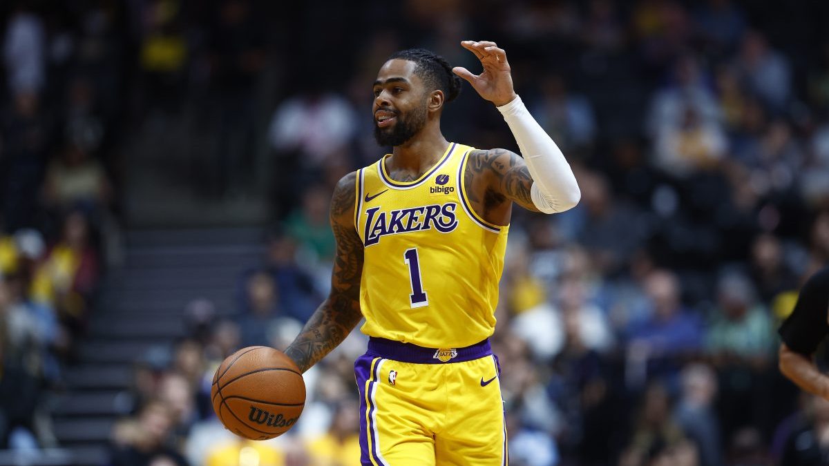 Jalen Hood-Schifino of the Los Angeles Lakers calls out a play News  Photo - Getty Images