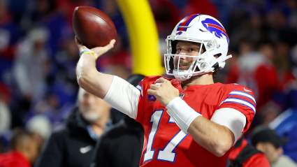 Bills QB Josh Allen Delivers 2-Word Update on Injured Shoulder