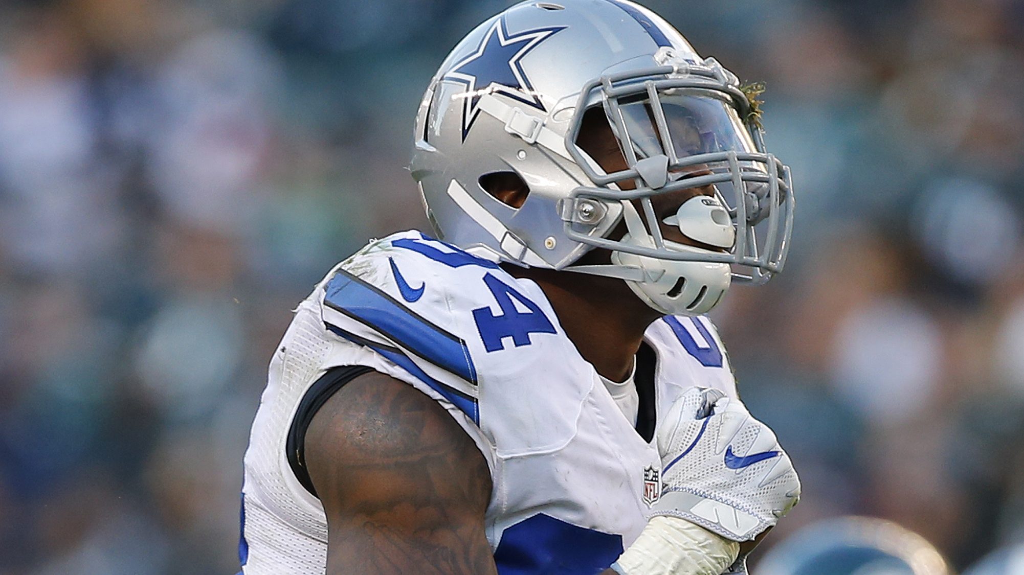 NFL - Broncos signing DE Randy Gregory to a five-year, $70