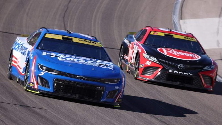 Kyle Larson and Christopher Bell race at Las Vegas.