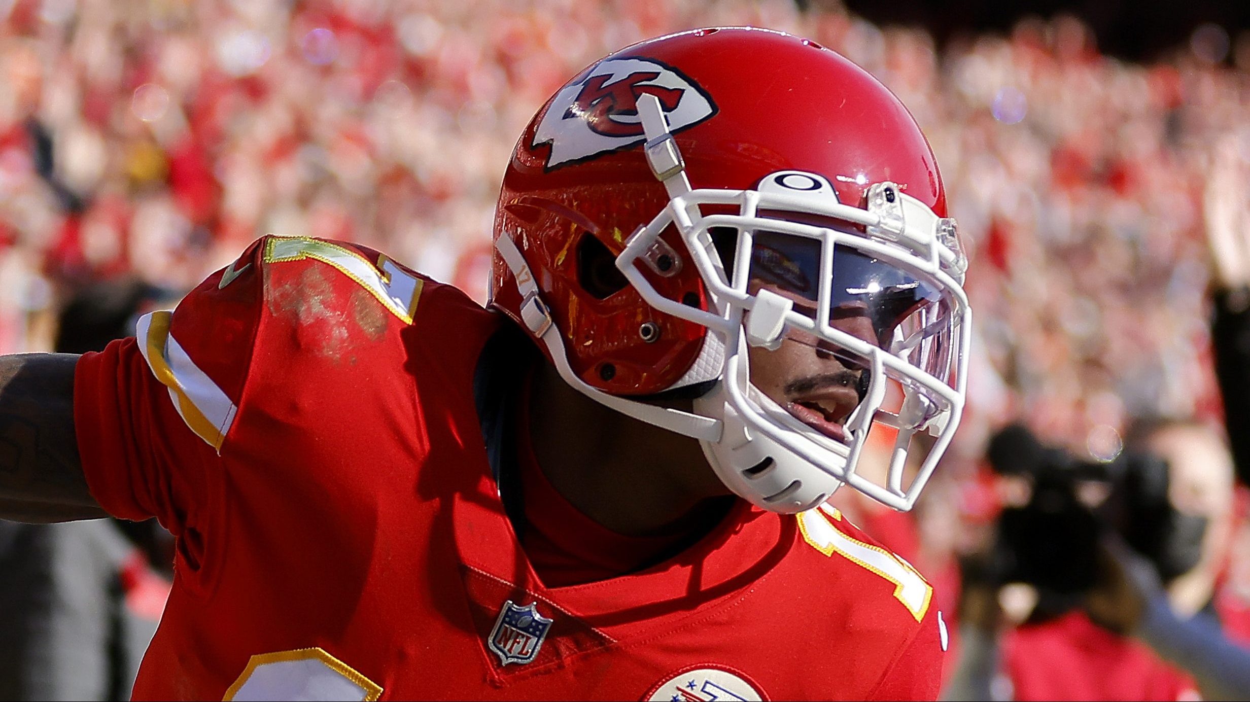 Kansas City Chiefs Mahomes, Kelce bundle themselves in new State