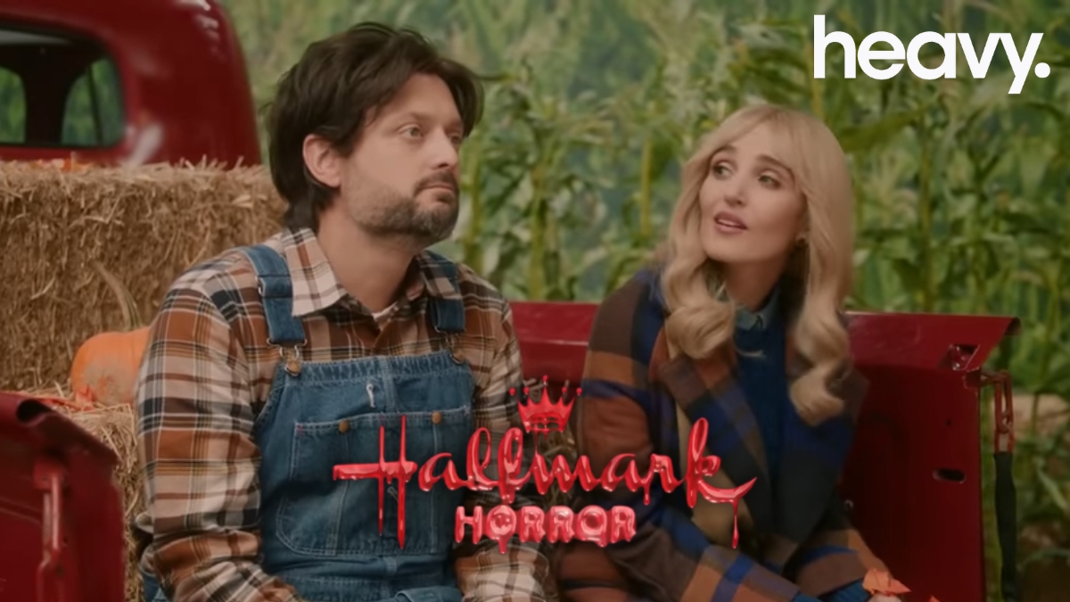 'SNL' Halloween Skit Spoofs Hallmark Movies With 'A Stab at Love