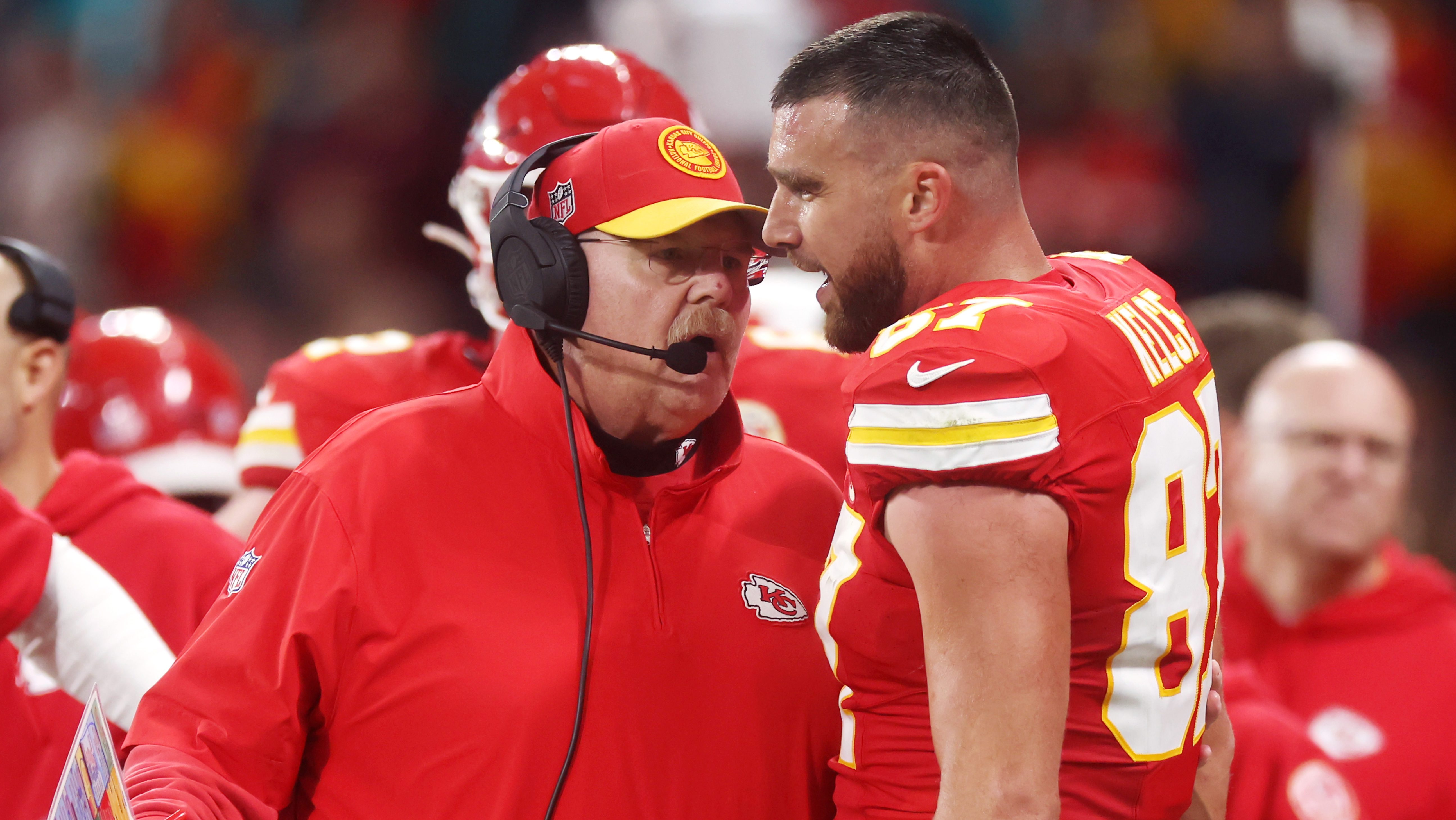 Travis Kelce Yelling at Coach: A Dive into Sports Culture and Dynamics