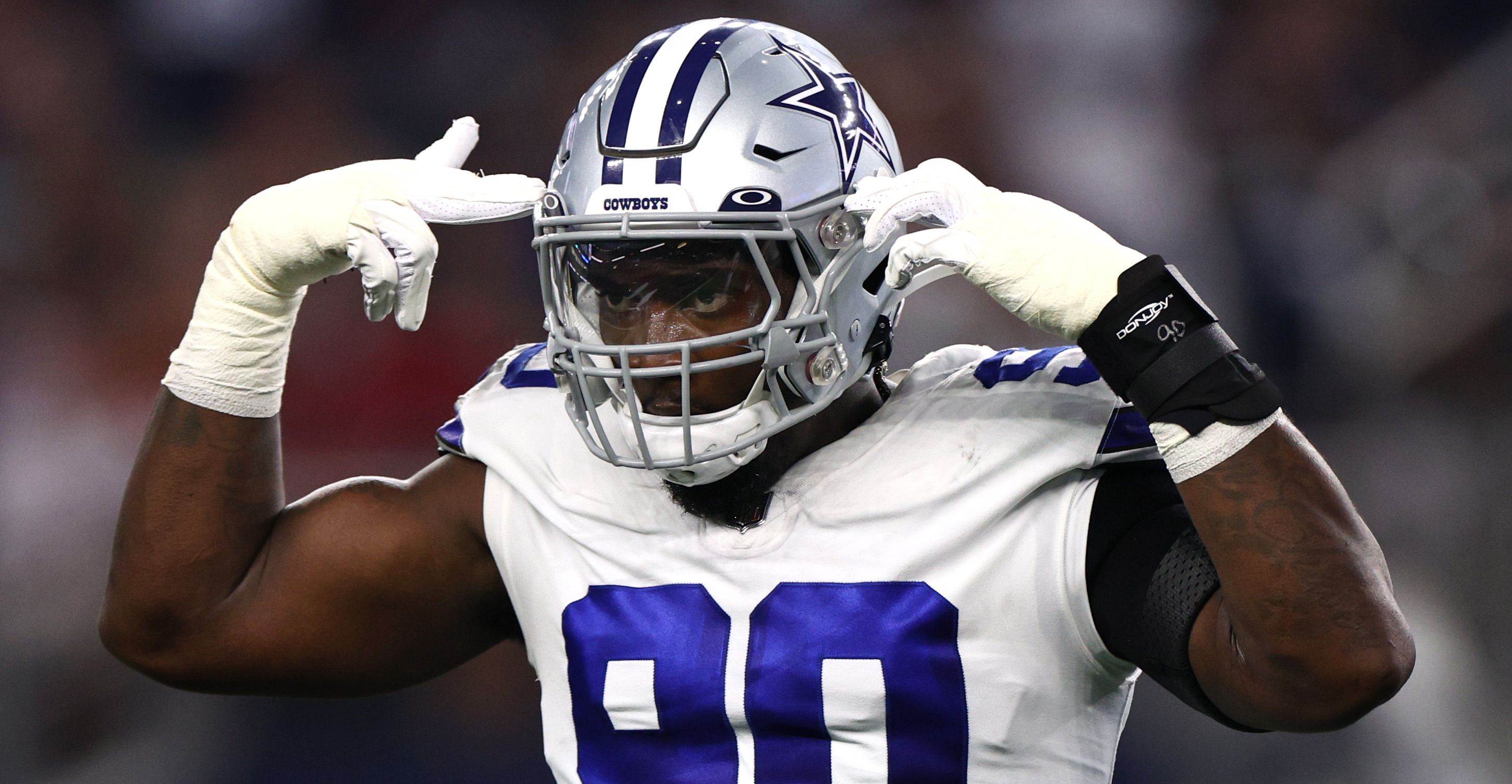 Cowboys' DeMarcus Lawrence Weighs In on 'Brotherly Shove'