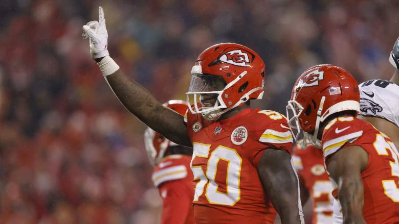 Chiefs LB Willie Gay Jr. celebrates with teammates against Eagles.