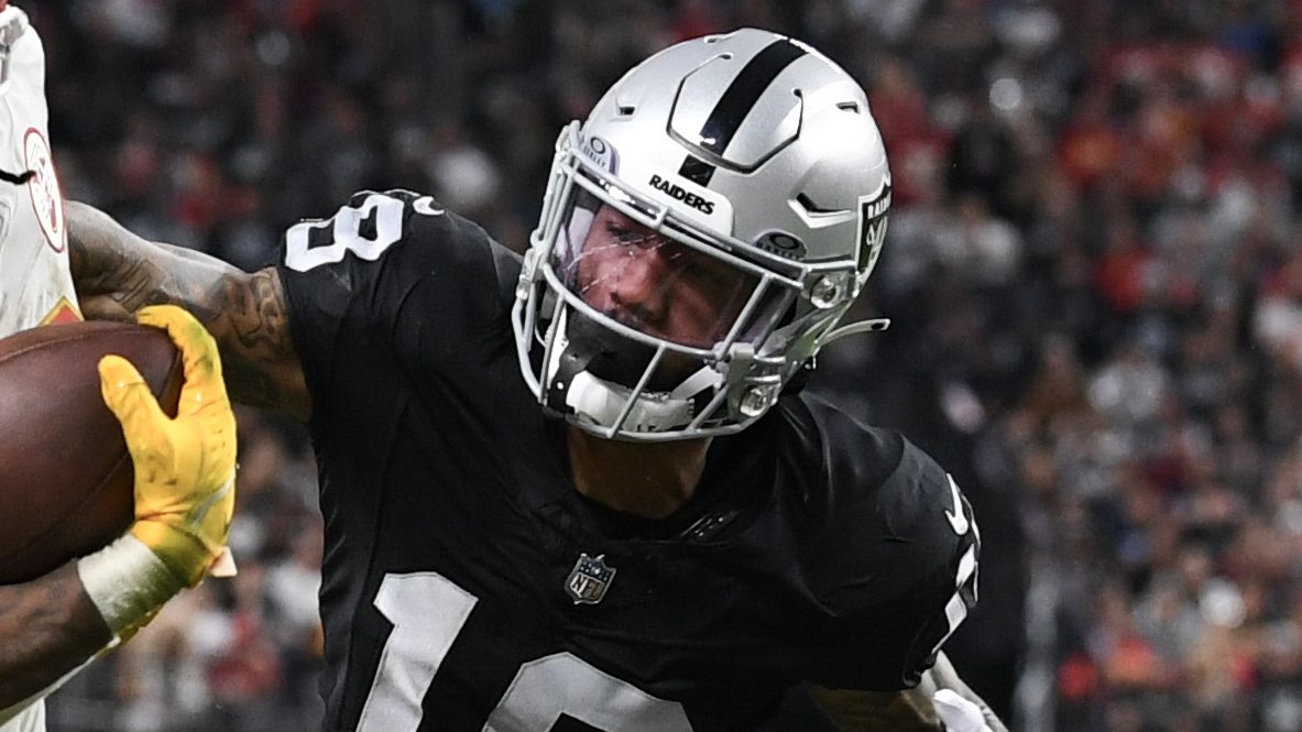 Raiders score team-record 63 points in blowout of Chargers