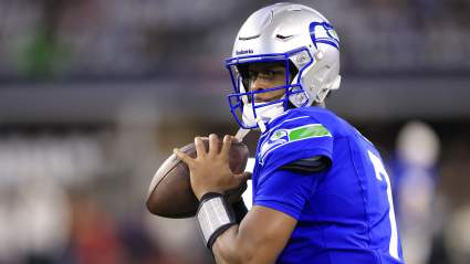 Seahawks QB Geno Smith Posts Disturbing Photos of Elbow Injury