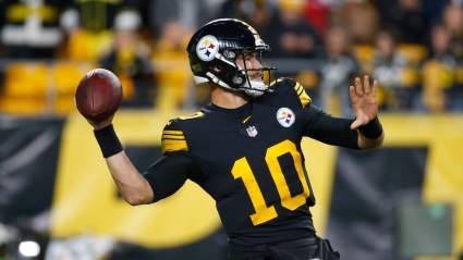 Steelers Media Reacts to ‘Bizarro’ Mitch Trubisky Fourth-Down Pass vs. Patriots