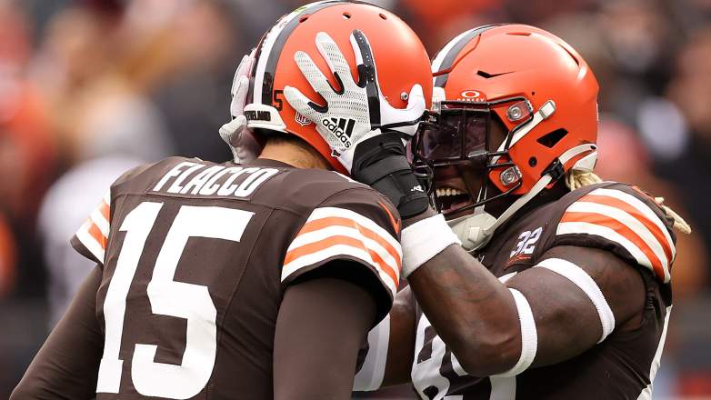 Joe Flacco of the Cleveland Browns and David Njoku celebrate a touchdown against the Jacksonville Jaguars.