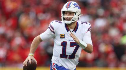 Bills QB Josh Allen’s 4-Word Reaction to Chiefs TE Travis Kelce’s Throw